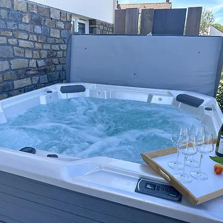 Сasa de vacaciones Le Terrier Prefaillais- Jacuzzi By Interhome Préfailles